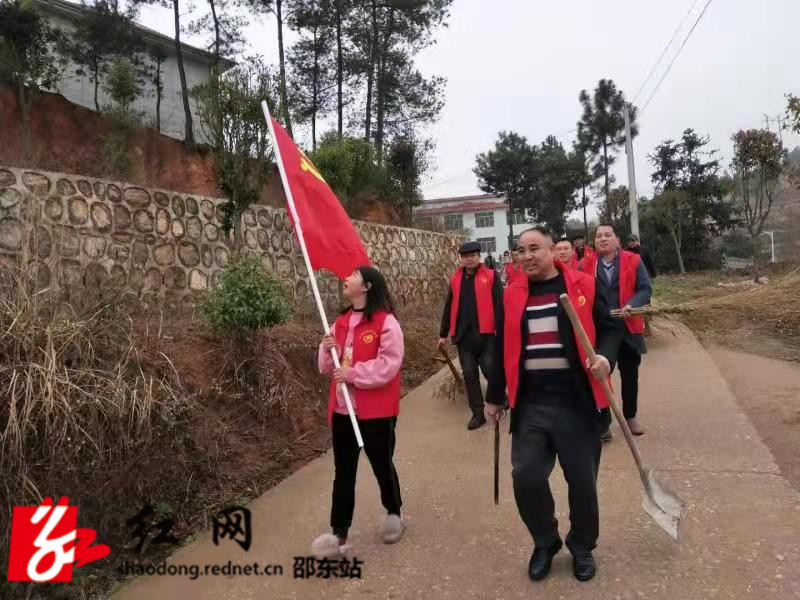 莫海云带队深入村开展环卫保洁_副本.jpg