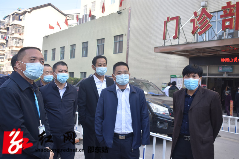 王学武一行在邵东市人民医院督导新冠疫情防控工作_副本.jpg