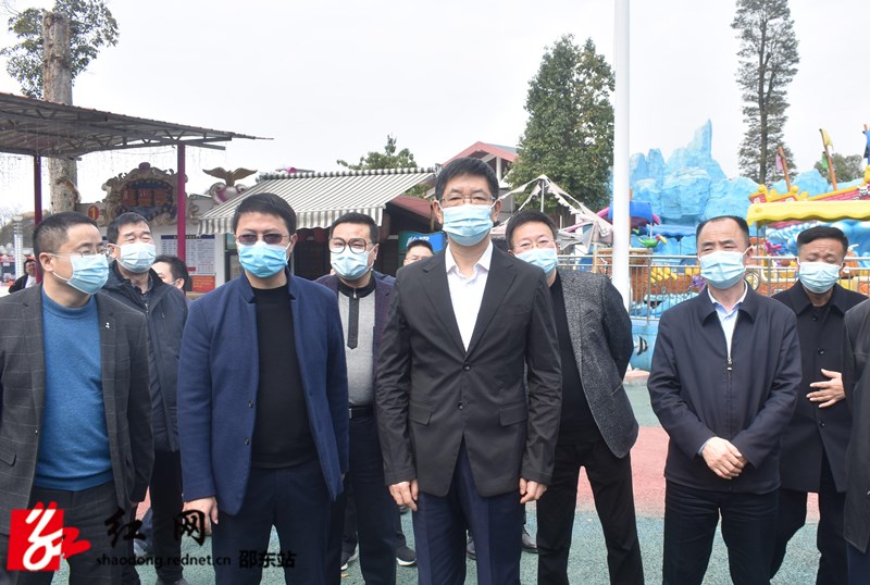 刘事青深入邵东怡卉园度假景区督查节日期间安全生产工作 (2)(1)_副本.jpg