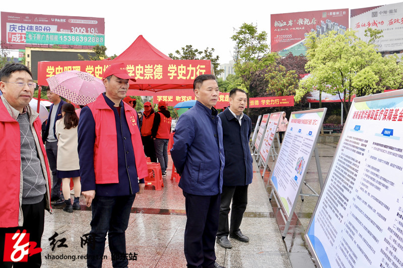 闵国伟到现场指导宣传活动_副本.jpg