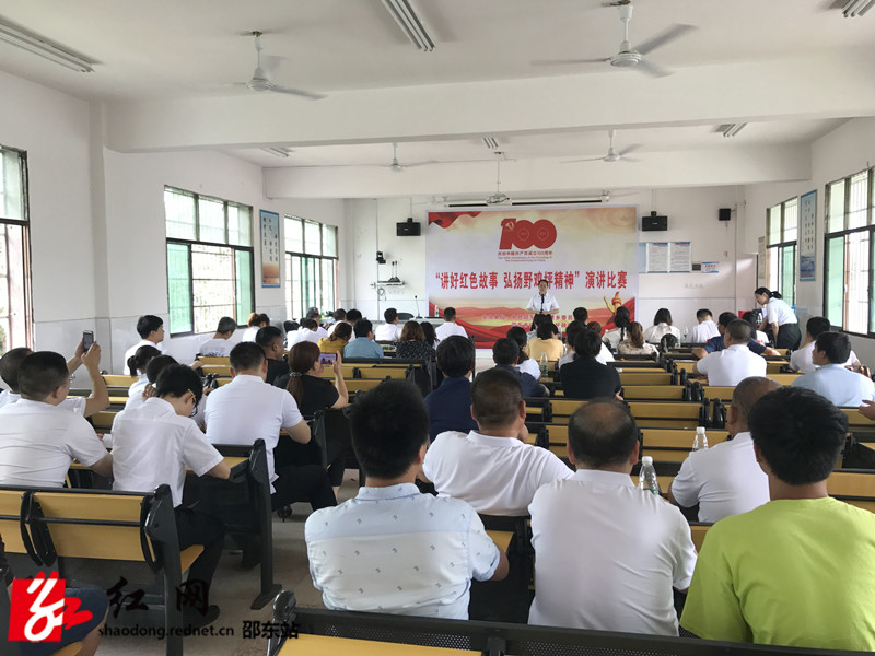 图为演讲比赛现场_副本.jpg