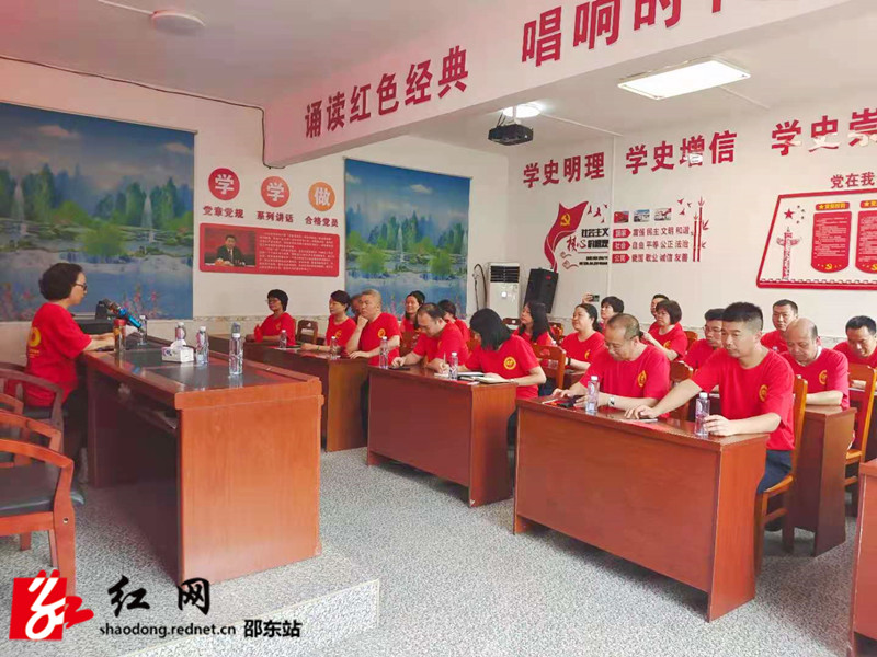 邵阳市副市长、九三学社邵阳市委主委晏丽君在授课_副本.jpg