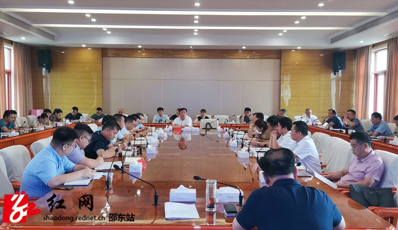 周玉凡调度重点产业项目建设(图1)