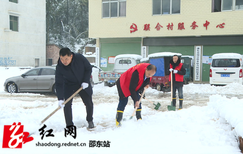李佑军联合村铲雪_副本.jpg