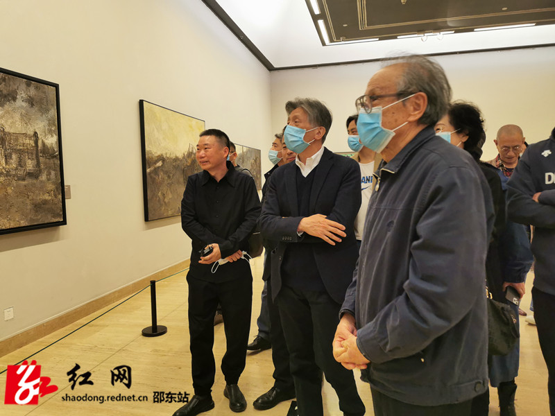 杜键（右一）范迪安（中）石建军（左一）在画展现场_副本.jpg