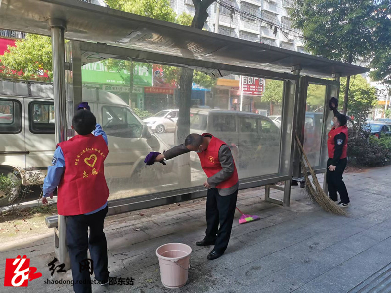 擦拭候车亭公益广告牌_副本.jpg