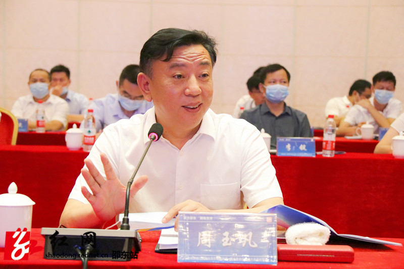 周玉凡_副本.jpg