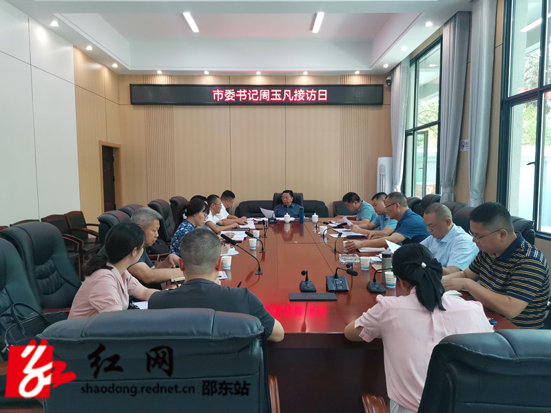周玉凡到市信访局开展接访日活动(图1)