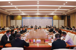 周玉凡主持召开疫情防控工作调度会