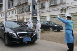 企业志愿者：坚守防疫最前线 当好“守门人”