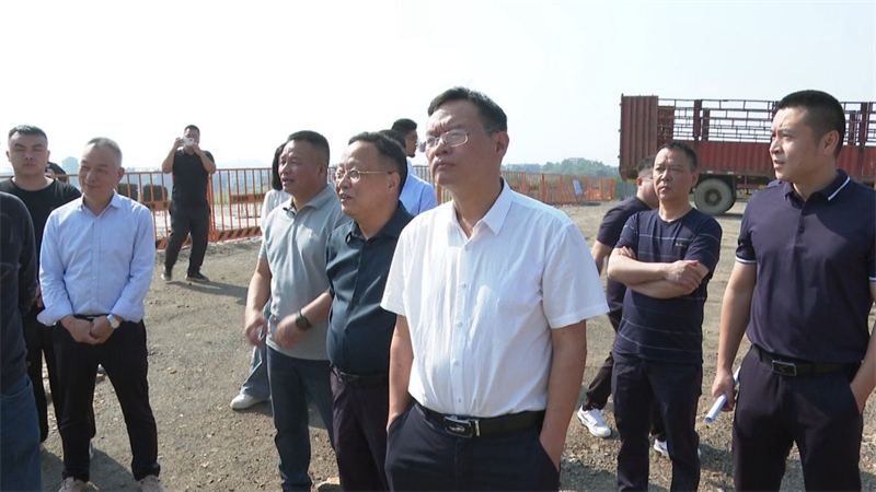 黄负平调研重点民生项目建设情况(图2)