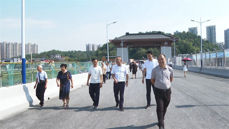 邵东市组织离退休干部开展“爱我邵东—赞辉煌成就·聚银发力量”调研活动(图2)