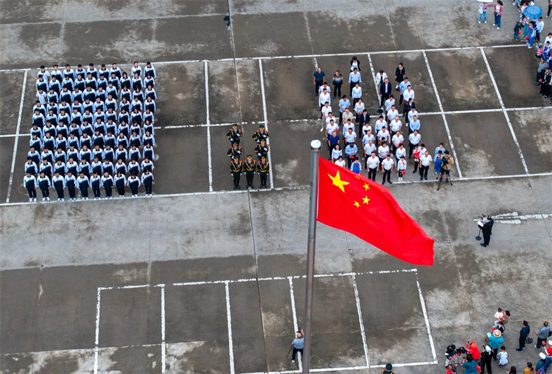 庆祝新中国成立75周年 邵东市举行升国旗仪式(图3)