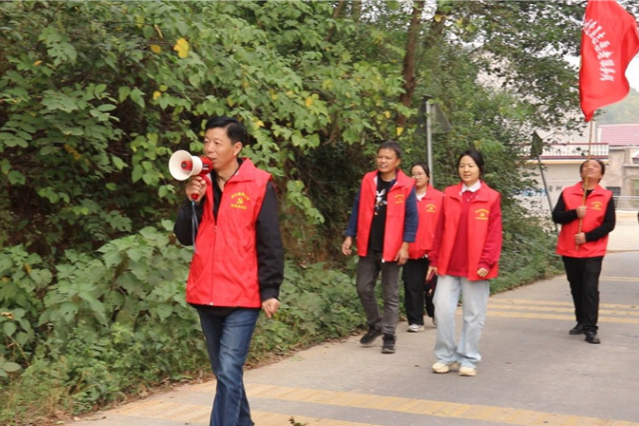 禹南求：担当作为好支书