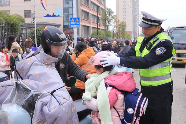 邵东交警：整治校园周边环境 筑牢学生交通安全“防护网”