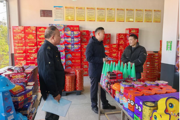 邵东市：烟花爆竹“打非治违” 严守岁末安全关