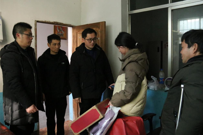 邵东市界岭镇中心学校：“敲门”暖民心 携手护成长