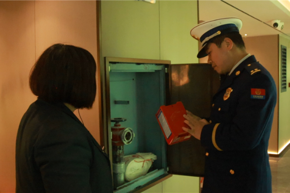 邵东市消防救援大队开展节前消防安全夜查行动