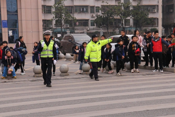 邵东市大禾塘街道：联合发力护航校园安全