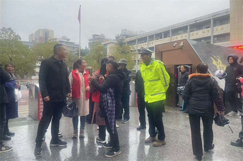 邵东市两市塘街道：精准发力 筑牢校园安全防线(图1)