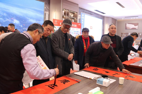 邵东市 “文化下基层 春联送万家”活动走进万春华府项目部