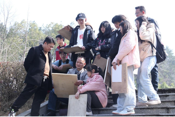 邵东四中到昭阳公园开展户外写生采风活动