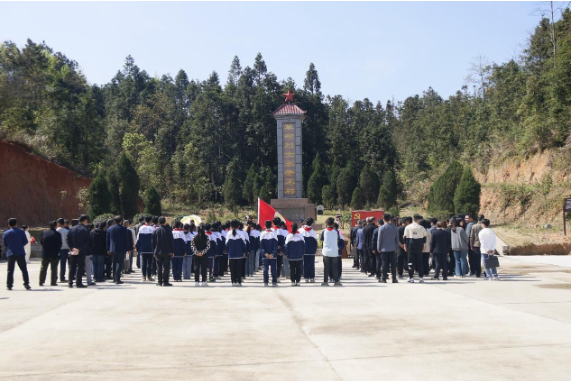 中国国际文化促进会国防教育文化委员会到灵官殿缅怀祭奠英烈
