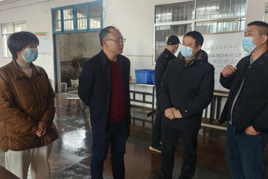 罗健康到火厂坪镇调研安全生产、环保整治与春耕备耕等工作