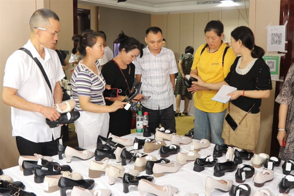 湖南鞋业联盟第十一届秋冬鞋业展览会在邵东市举行 三天成交额2.1亿元