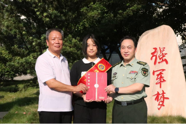 邵东女孩立志从军报国 12载苦读圆梦国防科大