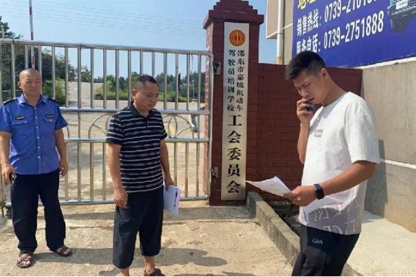 邵东市城管执法局开展“两重”“两新”送解优专项行动
