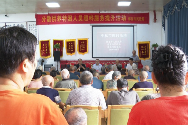 陈业华走访慰问敬老院老人
