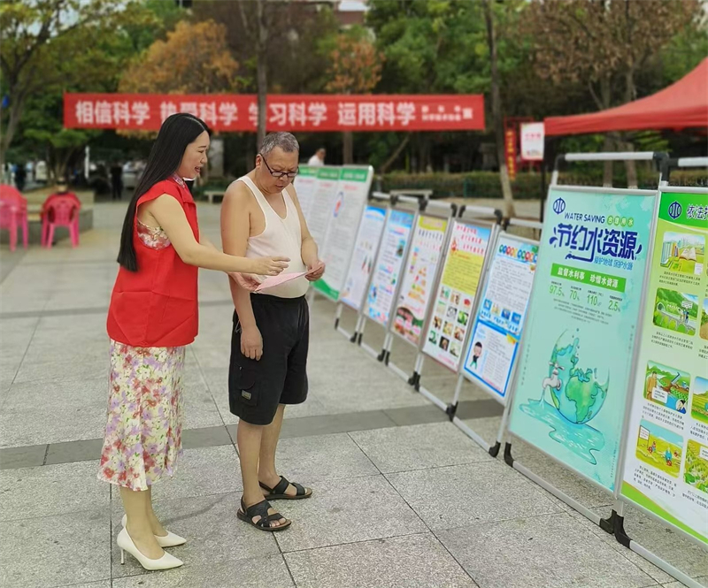 邹媛媛2.jpg