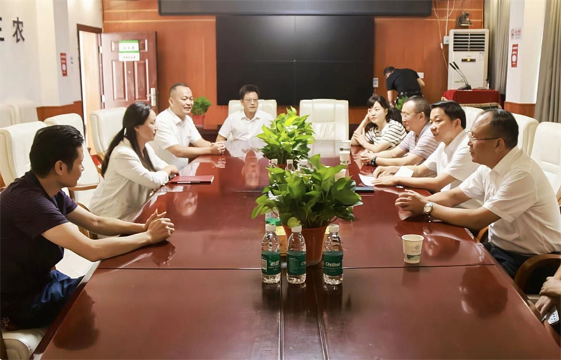 李国军走访慰问劳动模范、老党员、老干部(图1)