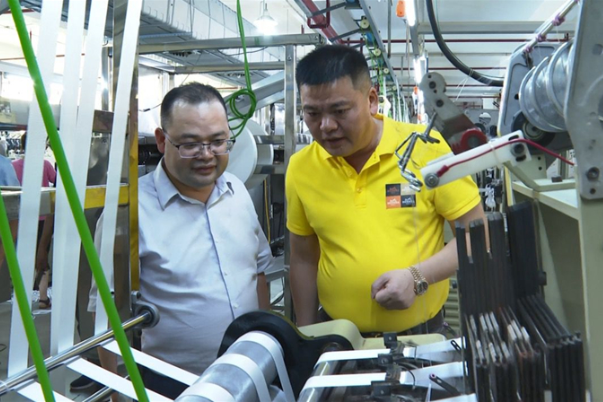 陈业华到项目工地、企业开展“送政策、解难题、优服务”行动