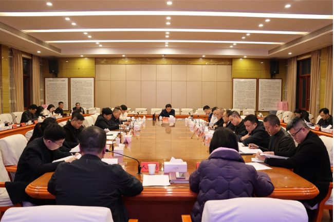 李国军主持召开“5122”高素质青年人才储备工程调度会
