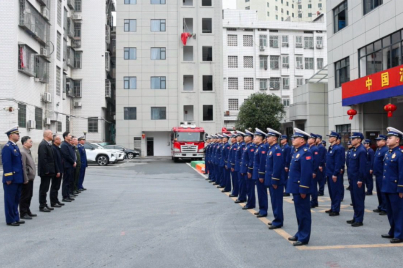 邵东市领导走访慰问驻邵部队官兵和消防救援人员