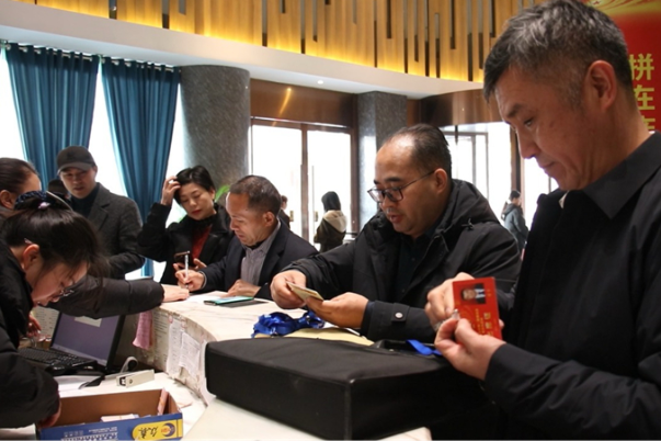 两会特别报道：携民声揣良策谋发展 政协委员向大会报到