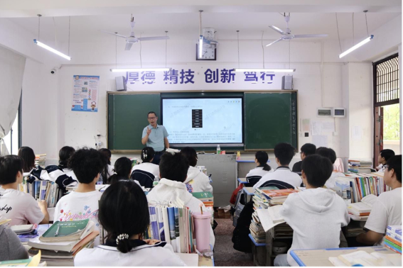 从“故障排查”到“优质校创建”：刘红新的职教“超链接”