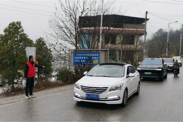 新春走基层｜邵东市佘田桥镇：春节守岗不打烊 全力保障辖区道路畅通