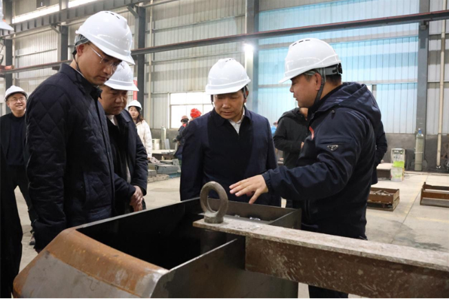 李国军带队到乡镇调研道路交通安全、工业农业产业发展情况
