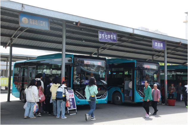 邵东市调整运力护航高中学子便捷出行
