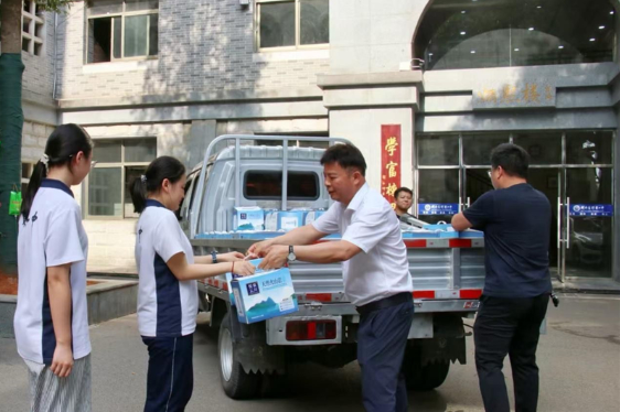 悦泉云川到邵东开展“爱心送水 助力高考”公益活动