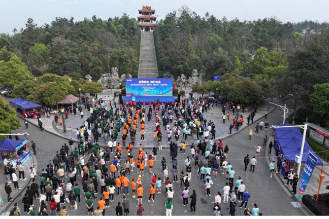 邵东市第二届“贤聚邵东·领跑全球”10公里欢乐跑激情开跑