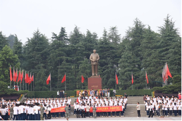 “红色专列”启程！2000名邵东学子韶山行开启行走的思政课