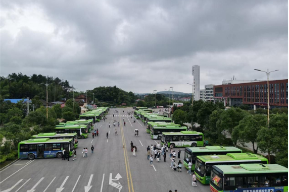 邵东公交圆满完成高考接送任务