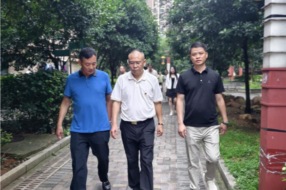 罗健康到天骄豪庭小区调研物业管理工作