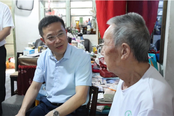 龚红果来邵东走访慰问并开展食品安全包保督导工作