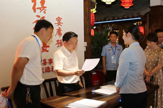 李国军在调研高考准备工作时强调：用心用情做好服务保障工作 确保高考安全平稳有序