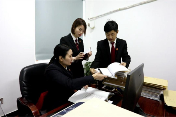 七一特辑 | 申芝梅：法徽映初心 匠心铸法魂